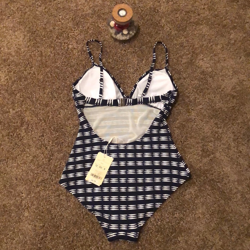 Swimsuit - Picture 2 of 7